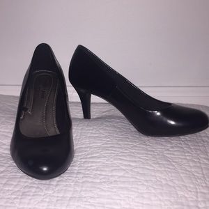 Comfort Plus predictions matte black 3' heel pumps
